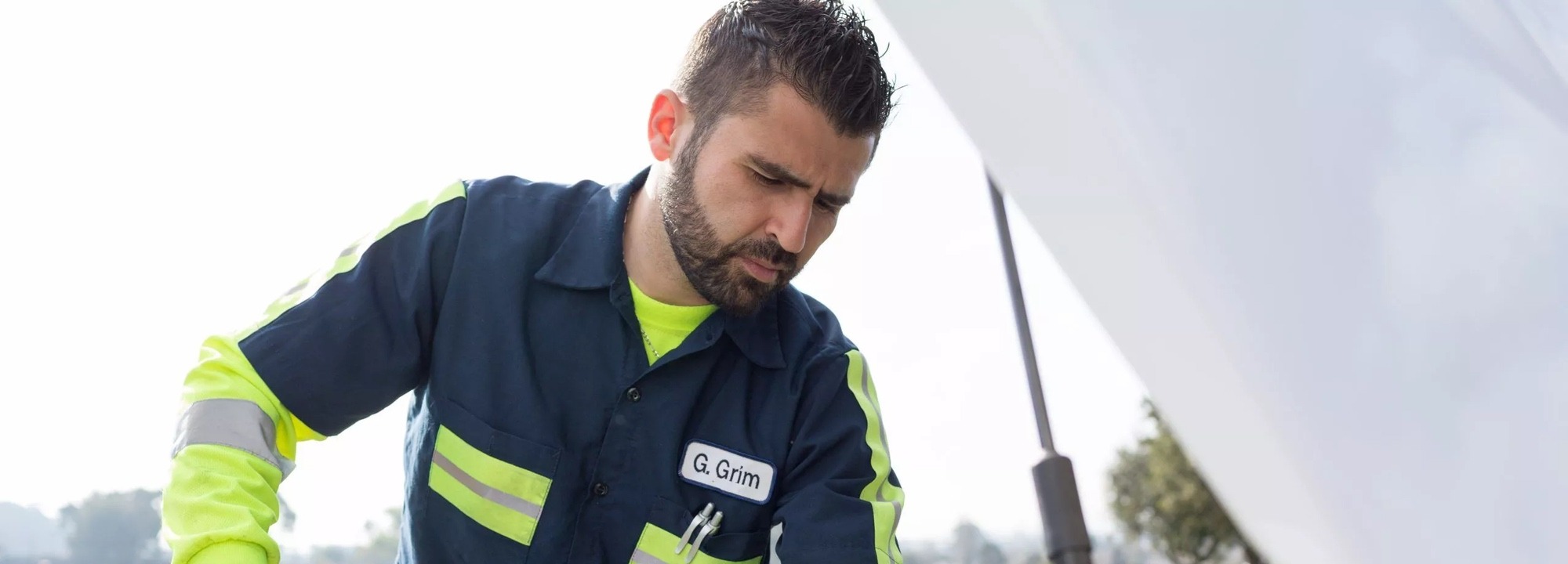 Professional Battery Jumpstart Service by 10-4 Tow