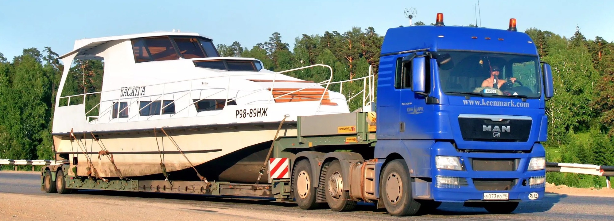 24/7 Premium Boat Towing Services